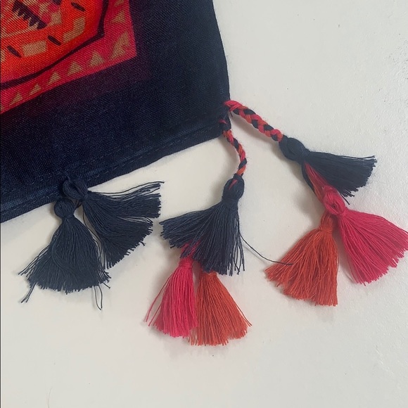 Scraf - Picture 2 of 8